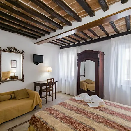 In Centro - Diffuso 3* Сиена
