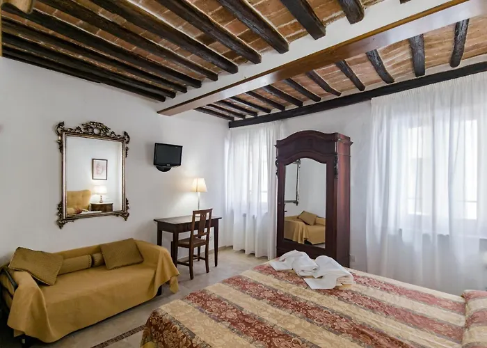 In Centro - Diffuso 3* Sienne